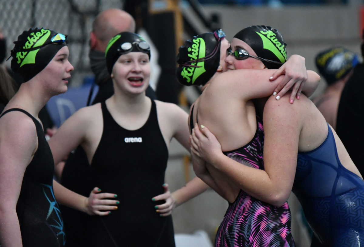21.girls200freelay